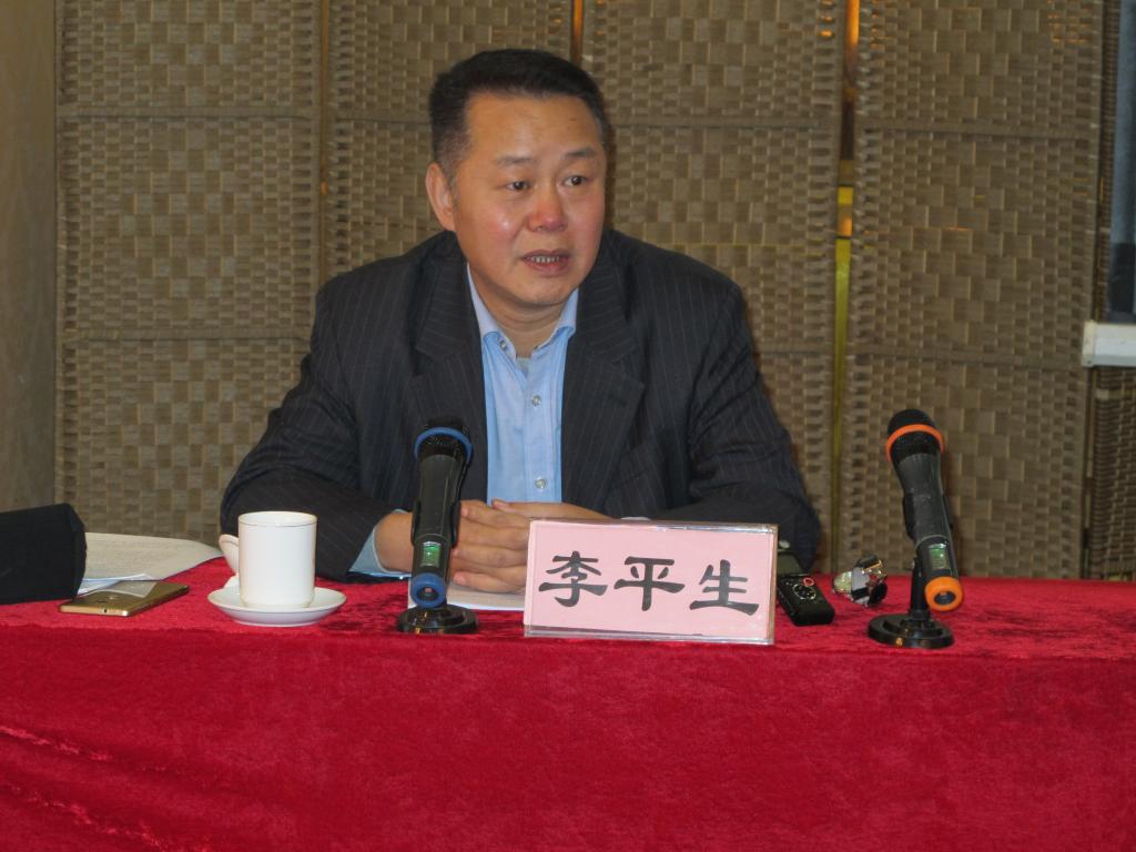 太阳成集团tyc151cc党委宣传部部长李平生教授作报告